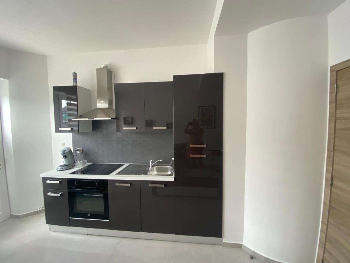 שרלרואה 1-C Superbe Appartement Tres Calme Et Bien Decore מראה חיצוני תמונה